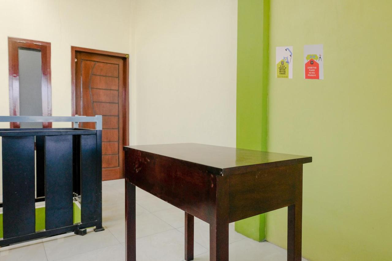 Zulfina Homestay Syariah Mitra Reddoorz Banyuwangi  Exterior photo