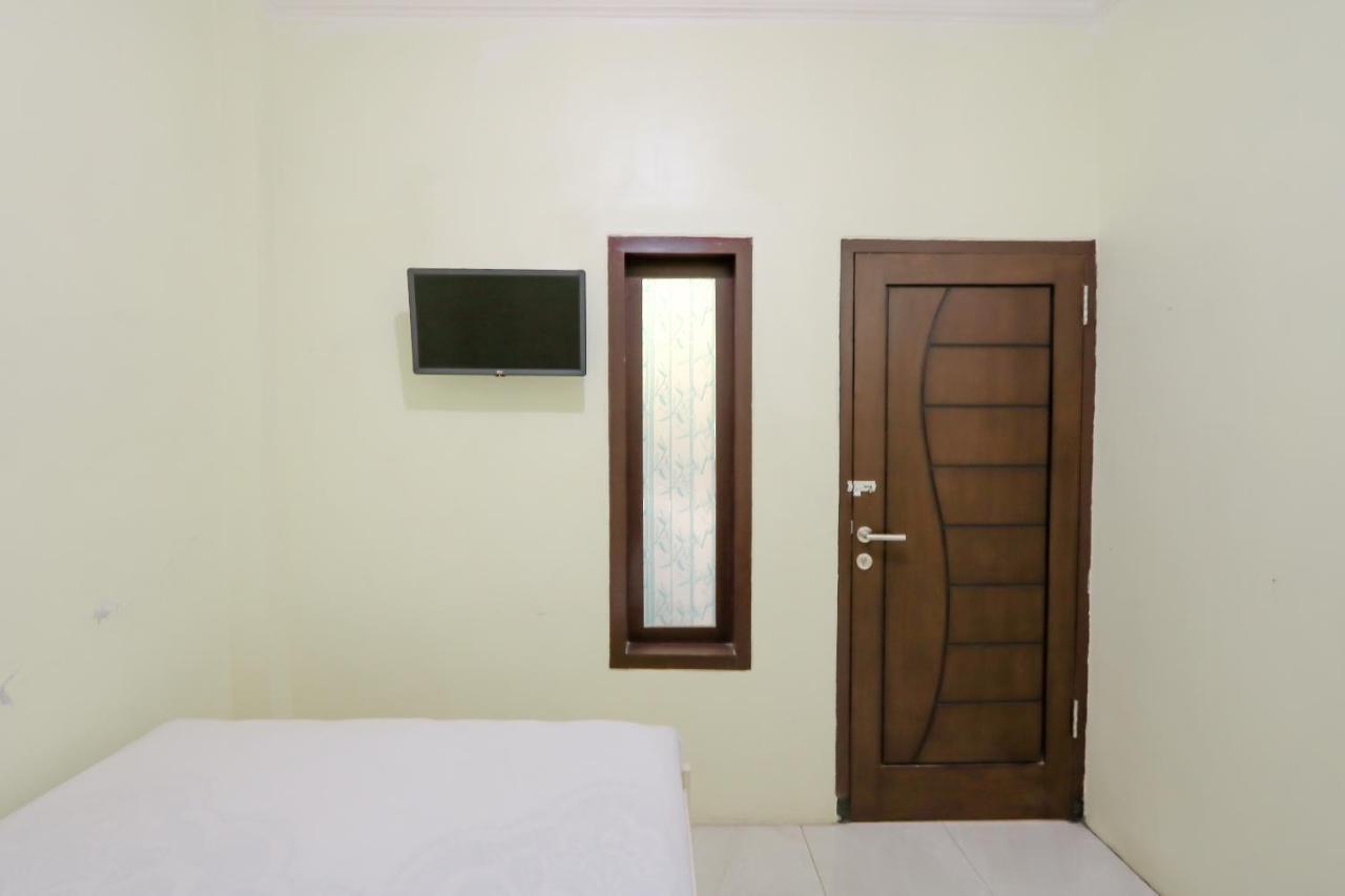 Zulfina Homestay Syariah Mitra Reddoorz Banyuwangi  Exterior photo
