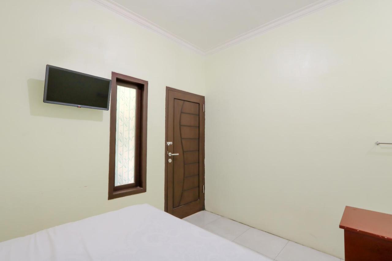 Zulfina Homestay Syariah Mitra Reddoorz Banyuwangi  Exterior photo