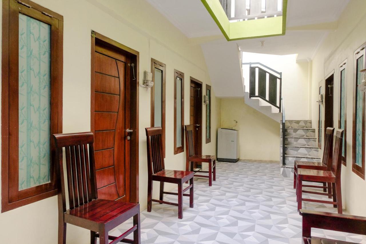 Zulfina Homestay Syariah Mitra Reddoorz Banyuwangi  Exterior photo