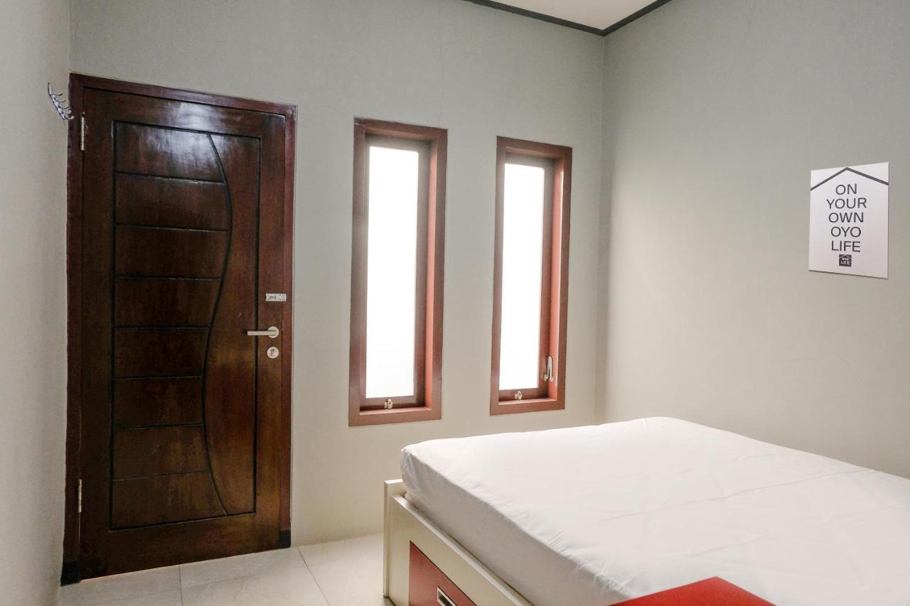 Zulfina Homestay Syariah Mitra Reddoorz Banyuwangi  Exterior photo